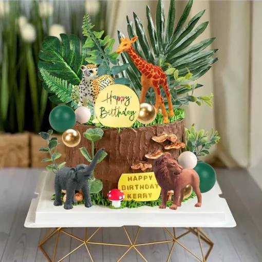 Decoratiune Tort Safari Cu Animale Și Elemente Naturale