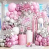 Prezentare eleganta pentru un set arcada baloane roz si argintiu cu stele 3D metalizate, montat ca decor aniversare fetite.