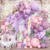 Prezentare eleganta pentru un set arcada baloane aniversare fetite in nuante de roz, lila si mov, decorata cu fluturi 3D aurii.