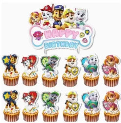 Set decoratiuni tort Paw Patrol cu 13 piese incluzand piesa centrala Happy Birthday si figurine cu salvatori.