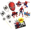 Set de 12 decoratiuni tip topper tort Spiderman cu figurine, masca, panze de paianjen si puncte adezive pentru montaj.