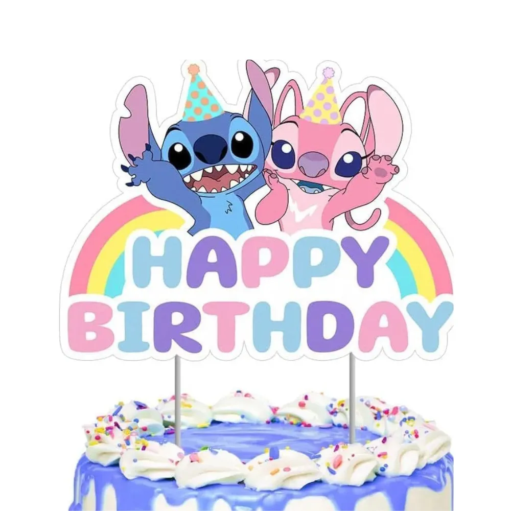 Topper Tort Happy Birthday Cu Personajele Stitch Și Angel Purtând Coifuri De Petrecere Pe Fundal Curcubeu