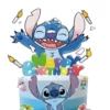 Topper Tort Happy Birthday Cu Personajul Stitch Entuziasmat Și Mesaj Colorat
