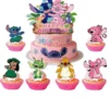 Set decorativ pentru tort și brioșe cu personajele Stitch și Angel în stil Hawaiian cu mesaj Happy Birthday