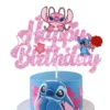 Topper Tort Stitch Roz Glitter Lățime 19 cm Și Înălțime 13 cm Cu Mesaj Happy Birthday