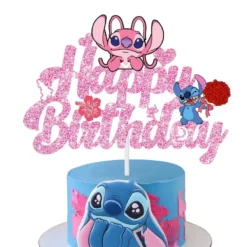 Topper Tort Stitch Roz Glitter Lățime 19 cm Și Înălțime 13 cm Cu Mesaj Happy Birthday
